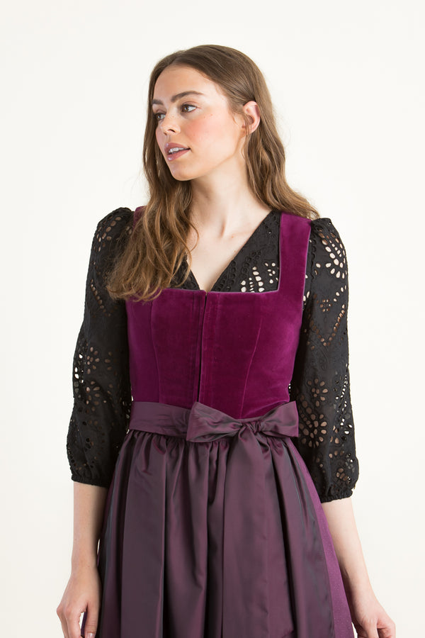 Alpenherz Dirndlbluse Lou Puffarm schwarz Vorderansicht | Alpenherz Dirndl Blouse Lou puff sleeve black front view