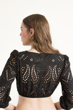 Alpenherz Dirndlbluse Lou Puffarm schwarz Detail | Alpenherz Dirndl Blouse Lou puff sleeve black detail