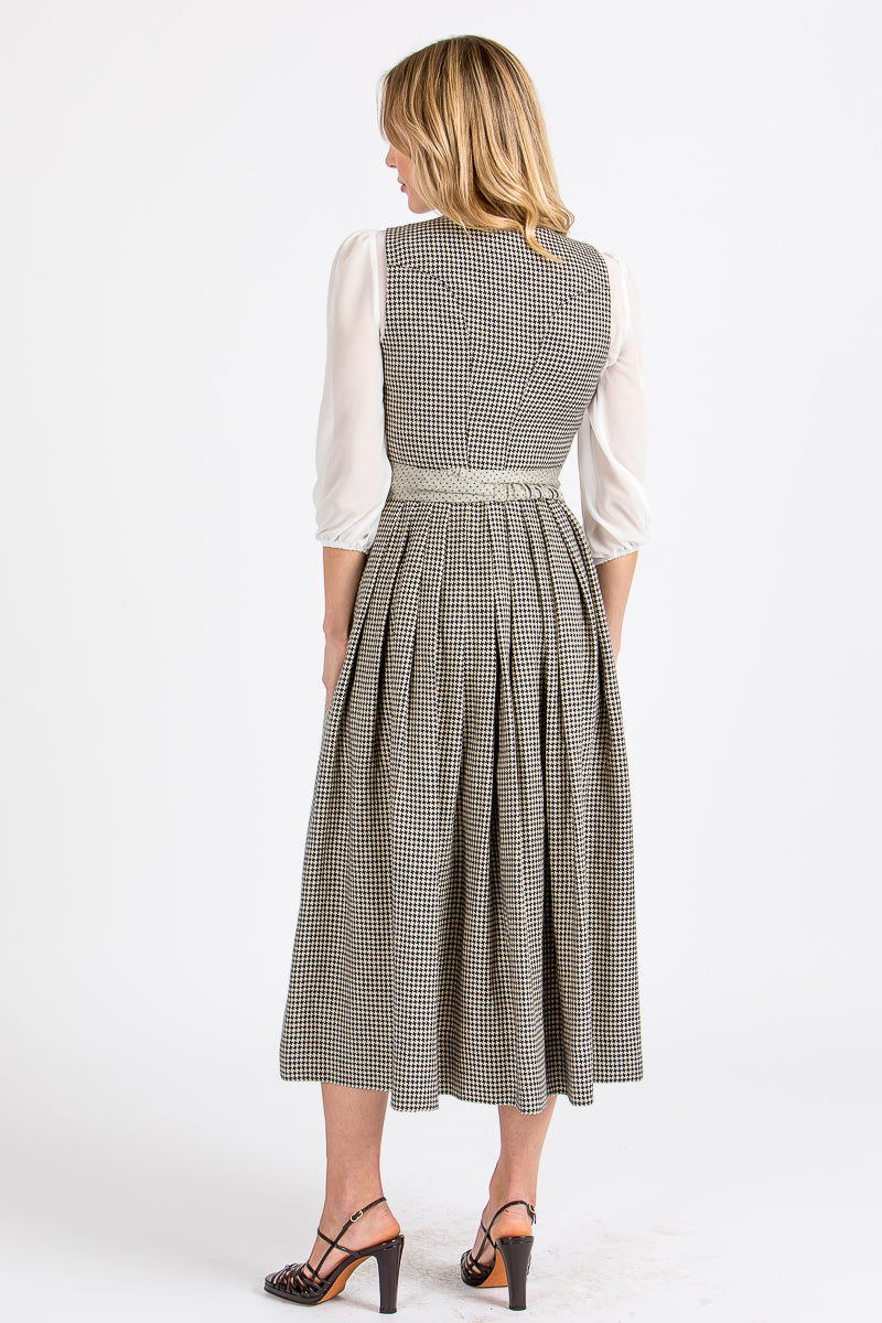Alpenherz Dirndlbluse Lou weiß Getragen | Alpenherz dirndl blouse Lou white worn