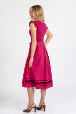 Alpenherz Leinendirndl Marie fuchsia Detail Schürze | Alpenherz linen dirndl Marie fuchsia apron detail