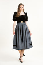 Alpenherz Samtdirndl Mona schwarz Detail Mieder | Alpenherz Samtdirndl Mona black bodice detail