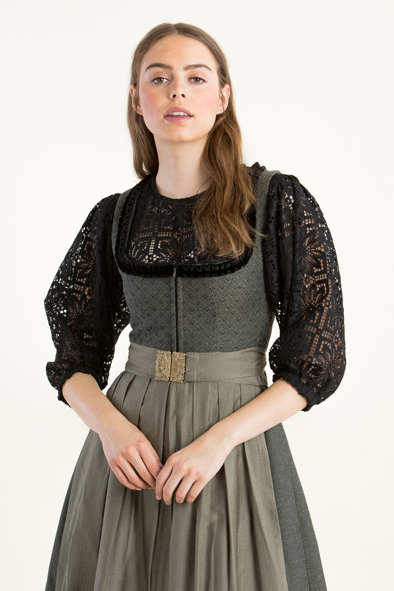 Alpenherz Dirndl Regina oliv Detail Schürze | Alpenherz Dirndl Regina olive apron detail
