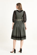 Alpenherz Dirndl Regina oliv Rückansicht | Alpenherz Dirndl Regina olive back view