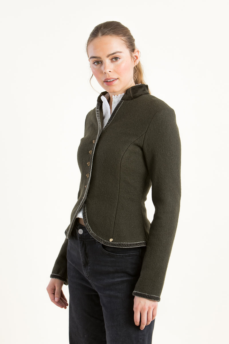 Alpenherz Trachtenjanker Josie oliv Detail | Alpenherz traditional jacket Josie olive detail