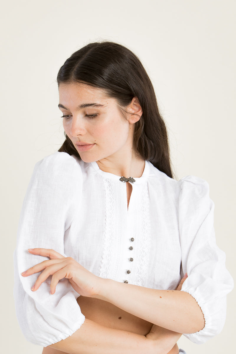 Anno Domini Dirndlbluse Emilia Leinen Vorderansicht | Anno Domini dirndl blouse Emilia linen front view