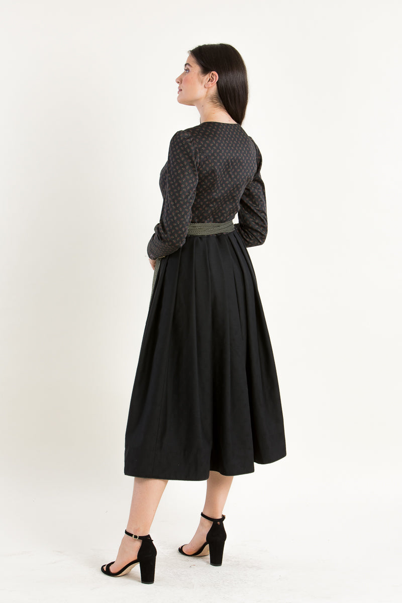 Anno Domini Ärmeldirndl Amrei Schwarz Detail | Anno Domini Sleeved dirndl Amrei Black detail
