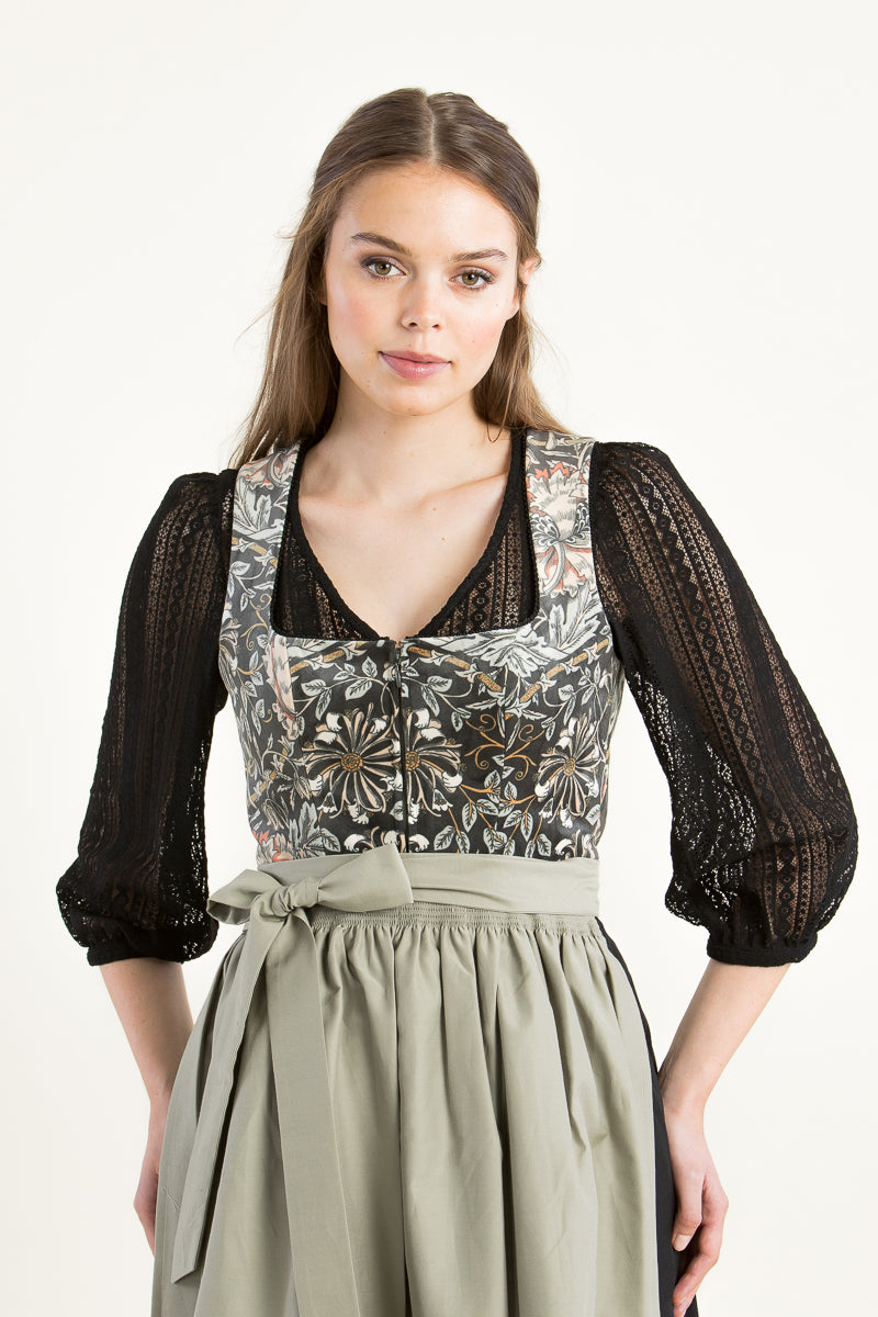 Berwin & Wolff Dirndlbluse Puffarm schwarz Getragen | Berwin & Wolff Dirndl Blouse puff sleeve black worn