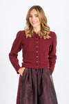 Berwin&Wolff Strickjacke in Bordeaux mit Puffärmel Frontansicht Jacke geschlossen