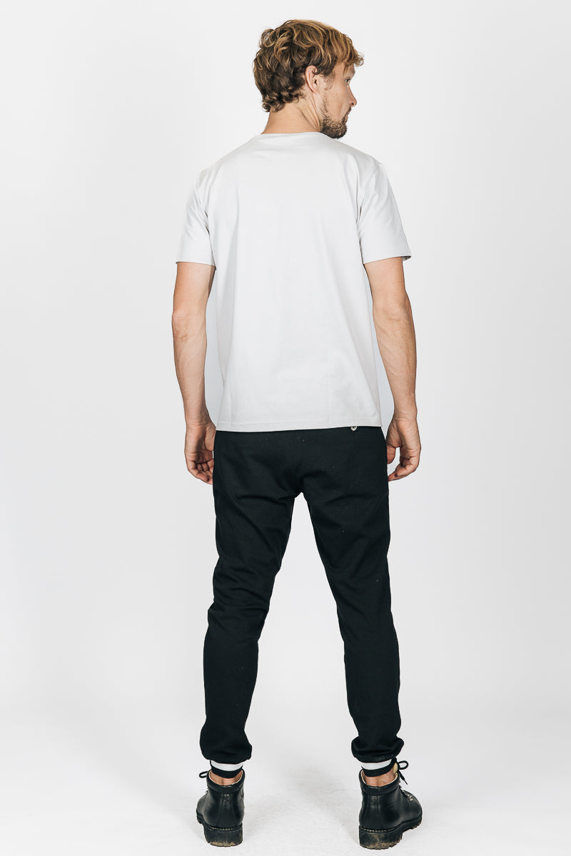 Almliebe Wanderhose Arber schwarz Detail | Almliebe hiking trousers Arber black detail