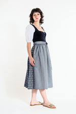 Wenger Samtdirndl Rena blau Detail Mieder | Wenger Velvet Dirndl Rena blue bodice detail