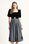 Alpenherz Samtdirndl Mona schwarz Vorderansicht | Alpenherz Samtdirndl Mona black front view