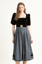 Alpenherz Samtdirndl Mona schwarz Vorderansicht | Alpenherz Samtdirndl Mona black front view