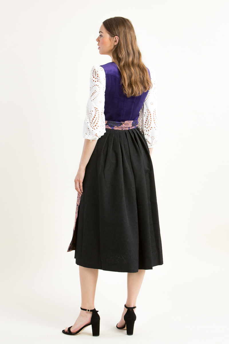 Almliebe Dirndl Wiesn Wunda lila Detail | Almliebe Dirndl Wiesn Wunda purple detail