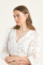 Alpenherz Dirndlbluse Lou weiß Getragen | Alpenherz dirndl blouse Lou white worn