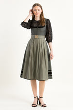 Alpenherz Dirndl Regina oliv Vorderansicht | Alpenherz Dirndl Regina olive front view