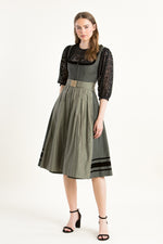 Alpenherz Dirndl Regina oliv Detail | Alpenherz Dirndl Regina olive detail