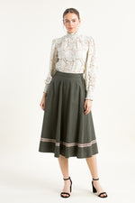 Kinga Mathe Spitzen-Trachtenbluse Aurelia ivory Detail Spitze | Kinga Mathe Lace Trachtenbluse Aurelia ivory lace detail