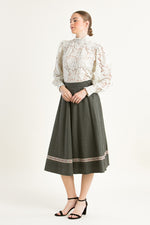 Kinga Mathe Spitzen-Trachtenbluse Aurelia ivory Rückansicht | Kinga Mathe Lace Trachtenbluse Aurelia ivory back view