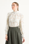 Kinga Mathe Spitzen-Trachtenbluse Aurelia ivory Vorderansicht | Kinga Mathe Lace Trachtenbluse Aurelia ivory front view