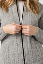 Almliebe Strickjanker Rote Wand