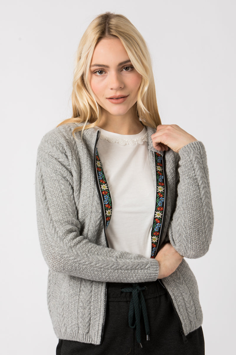 Almliebe Strickjanker Rote Wand