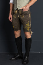 Meindl Hirschlederhose Nockerberg Gamsstickerei Detail | Meindl Lederhose Nockerberg chamois embroidery detail