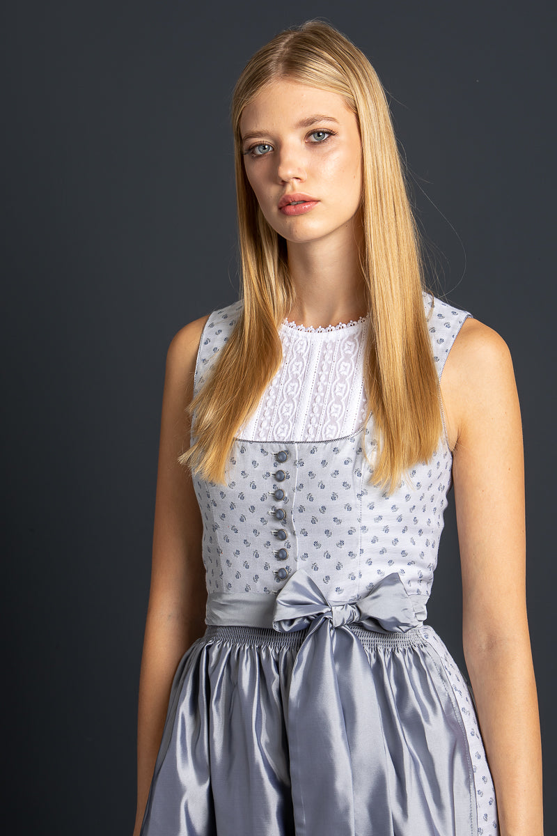 Heimatglück Dirndl Annemarie hellblau Detail Schürze | Heimatglück dirndl Annemarie light blue apron detail