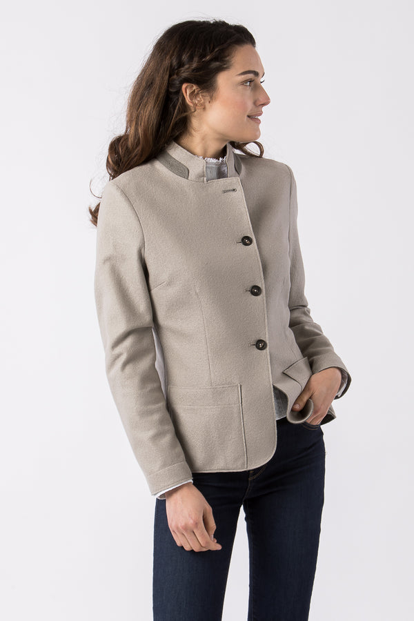 Josef & Anna Walk Blazer Carolin Offwhite Detail | Josef & Anna Walk Blazer Carolin off-white detail