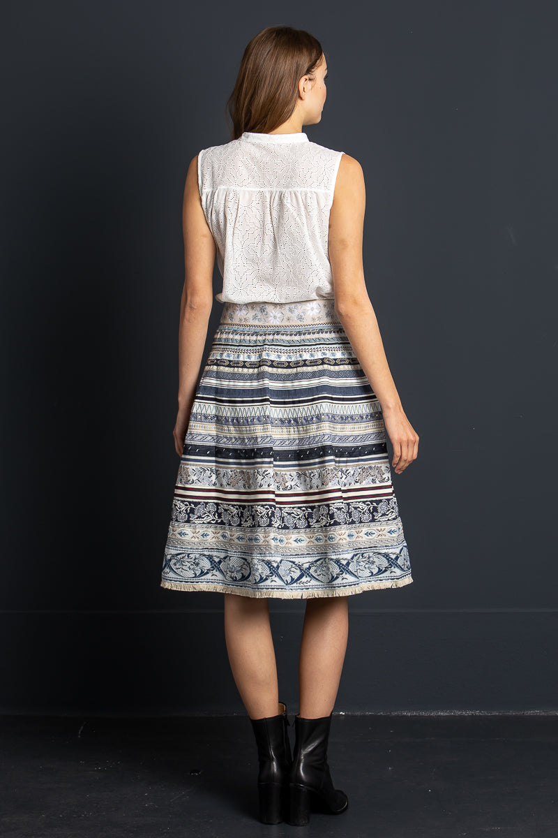 Wallmann Trachtenbluse ärmellos weiß Getragen | Wallmann Sleeveless Trachten Blouse white worn