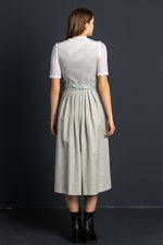 Almliebe Samtdirndl Boarische Braut grau Getragen | Almliebe velvet dirndl Boarische Braut grey worn