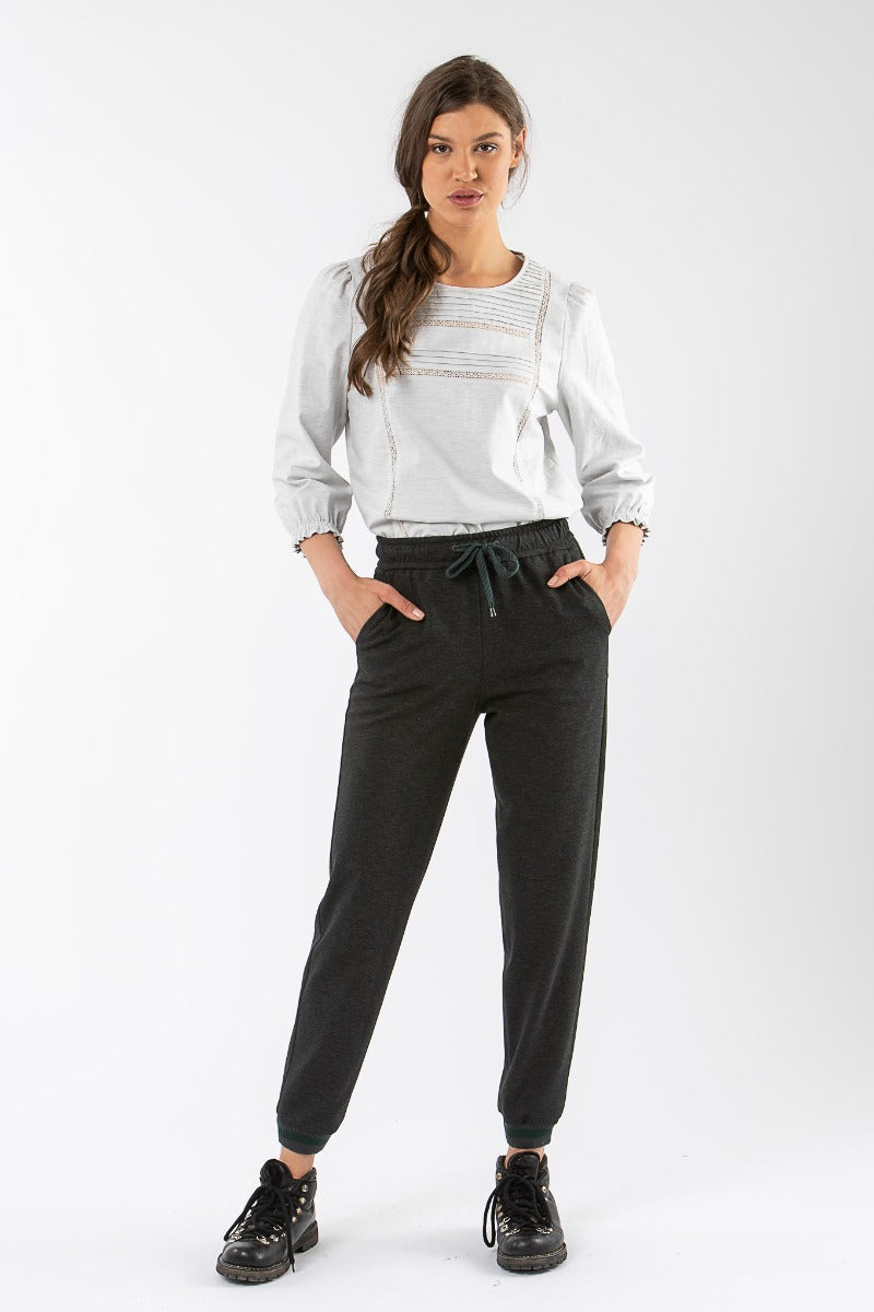 Almliebe Wander Jogger Rachel anthrazit Detail | Almliebe hiking jogger Rachel anthracite detail