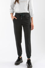 Almliebe Wander Jogger Rachel anthrazit Detail | Almliebe hiking jogger Rachel anthracite detail