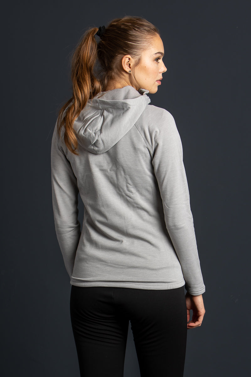 Houdini Fleecejacke Outright Cloudy Gray Getragen | Houdini fleece Outright Cloudy Gray worn
