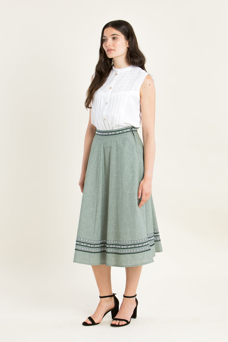 Felicitas Trachtenbluse Bibione weiß Detail Lochstickerei | Felicitas Trachtenbluse Bibione white eyelet embroidery detail