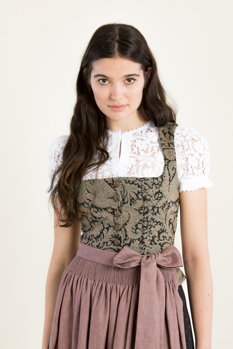 Gottseidank Dirndlbluse Viktoria 7/8-Arm weiß Getragen | Gottseidank Dirndl Blouse Viktoria 7/8 Sleeve White worn