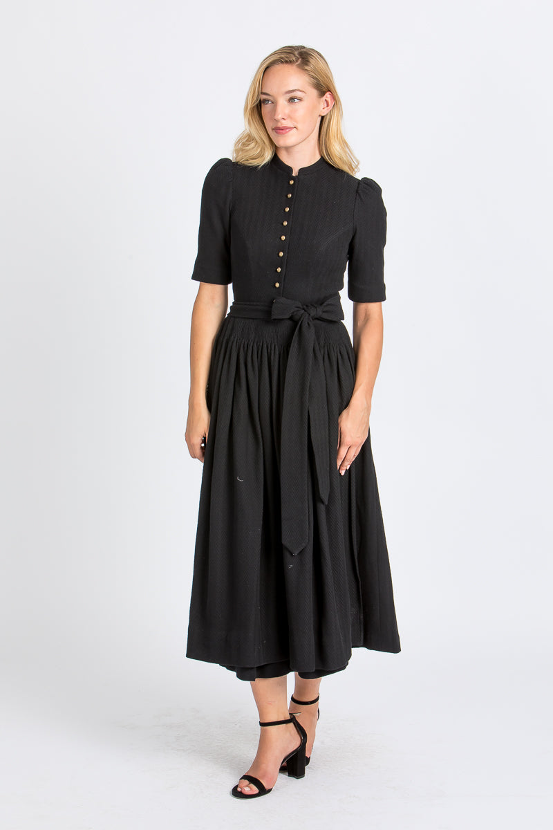 Gottseidank Ärmeldirndl Aurelia schwarzblau Vorderansicht | Gottseidank sleeved dirndl Aurelia black blue front view