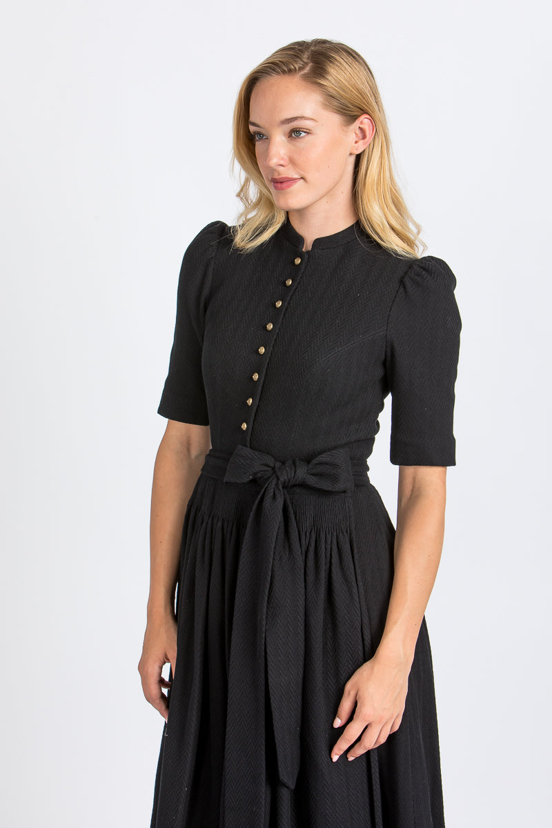 Gottseidank Ärmeldirndl Aurelia schwarzblau Detail | Gottseidank sleeved dirndl Aurelia black blue detail