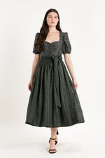 Gottseidank Ärmeldirndl Carolina flaschengrün Vorderansicht | Gottseidank short-sleeve Dirndl Carolina bottle green front view