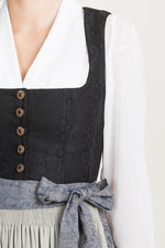 Gottseidank Dirndl Helene schwarz/chamois Detail Schürze | Gottseidank Dirndl Helene black/chamois apron detail