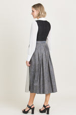 Gottseidank Dirndl Helene schwarz/chamois Detail Knopf | Gottseidank Dirndl Helene black/chamois button detail