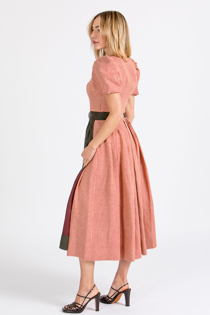 Gottseidank Ärmeldirndl Laura hagebutte oliv Puffärmel Vorderansicht | Gottseidank Laura sleeve dirndl rosehip olive puff sleeves front view