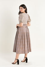 Gottseidank Leinendirndl Lina rose Schürzendetail | Gottseidank linen dirndl Lina rose apron detail