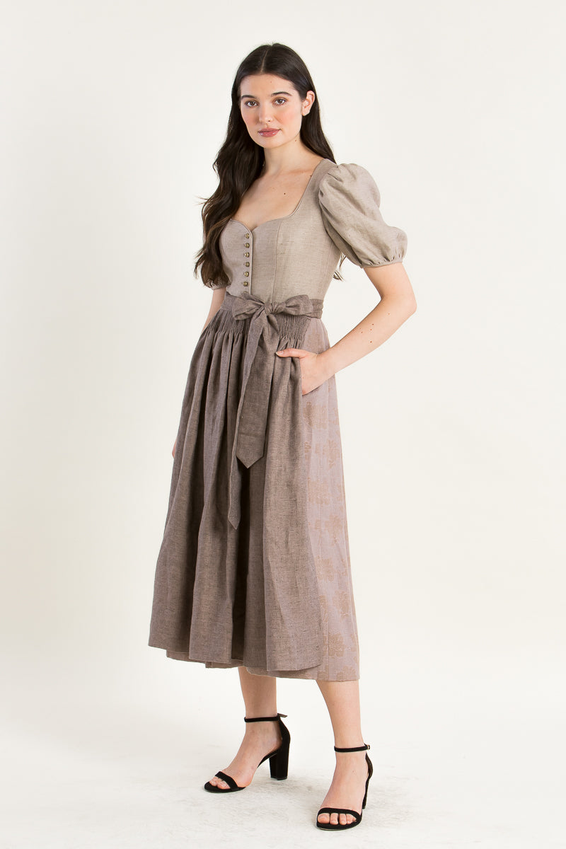 Gottseidank Leinendirndl Lina rose getragen | Gottseidank linen dirndl Lina rose worn