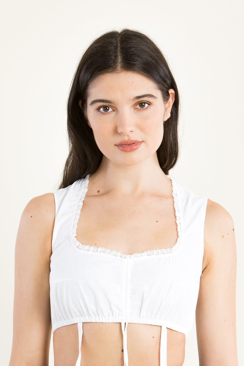 Gottseidank Dirndlbluse Maresa weiß Detail Spitzenborte | Gottseidank Dirndl Blouse Maresa white lace trim detail