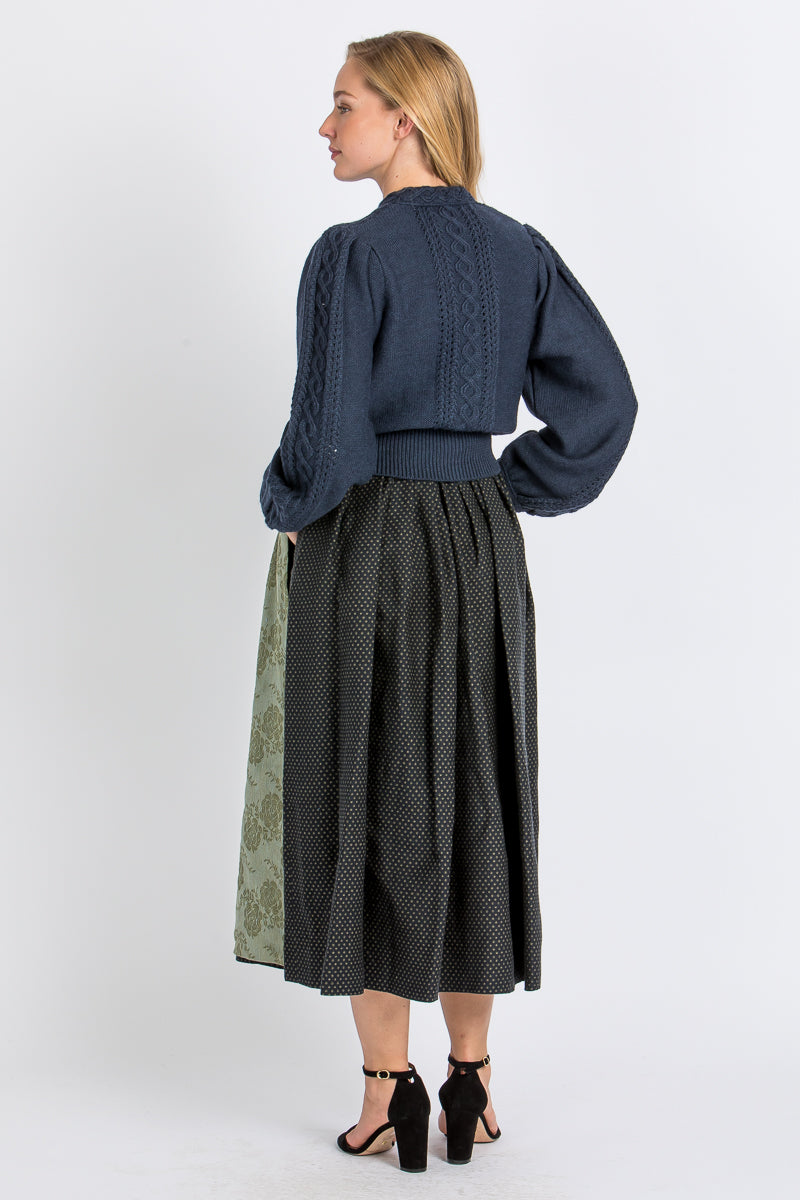 Gottseidank Trachtenstrickjacke Damen Lea Mao-Blau Getragen | Gottseidank Women's Traditional Knit Jacket Lea Mao blue worn