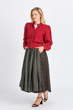 Gottseidank Trachtenstrickjacke Damen Lea Sauerkirschrot Detail | Gottseidank Women's Traditional Knit Jacket Lea Sour cherry red detail