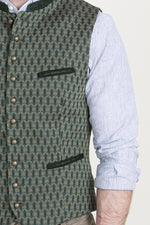Gottseidank Trachtenweste Konstantin fichte Detail | Gottseidank traditional vest Konstantin spruce detail