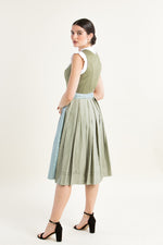 Hammerschmid Waschdirndl Rothsee grün Detail Schürze | Hammerschmid Wash Dirndl Rothsee green apron detail