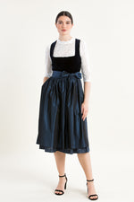 Hammerschmid Samtdirndl Wiessee blau Detail | Hammerschmid velvet dirndl Wiessee blue detail