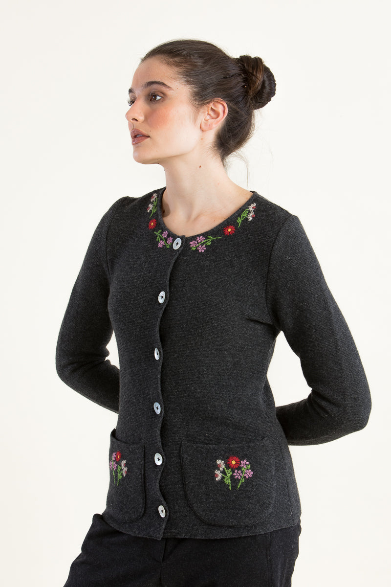 Heidi Trachtenstrickjacke Damen Anthrazit Getragen | Heidi Women's Traditional Knit Jacket Anthracite worn